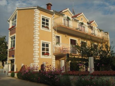 Apartmány Katarina Brodarica AP2 (2+2)