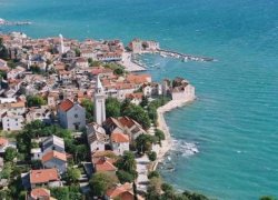  Coast Castle Gomilice