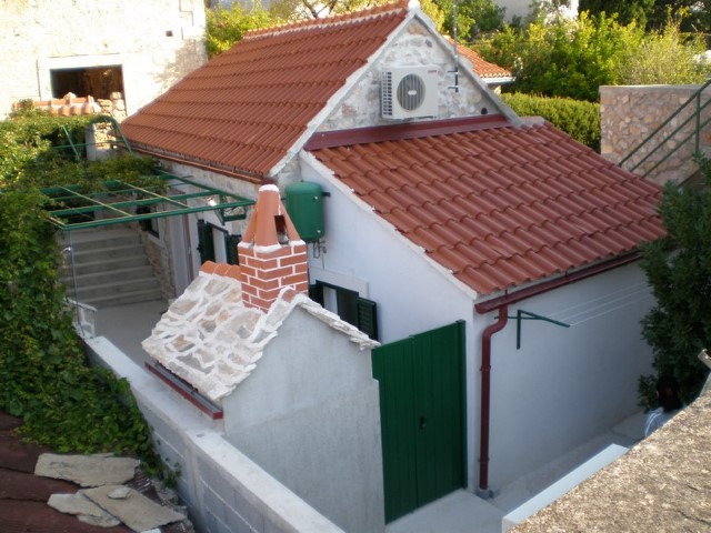 Apartment Menego - Bol, Brač (2+0)