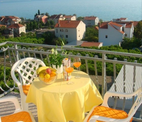 Studio apartment Hvar - Podstrana, with a view to the sea