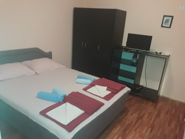 Izdajem exstra Apartmane udaljeno od mora 200 metara