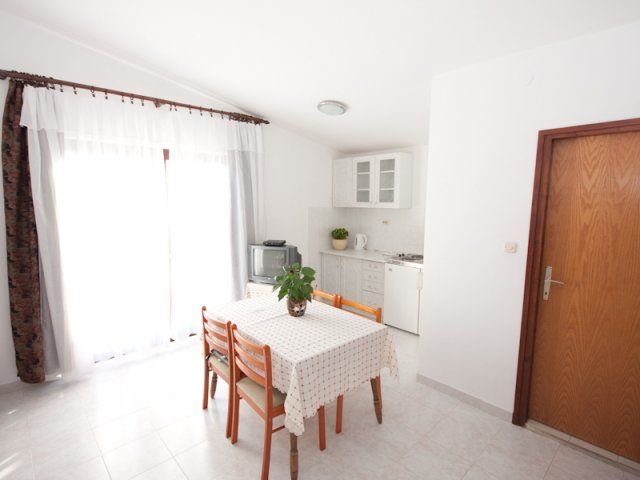 Apartmani Tanja - Tribunj AP3 (2+3)