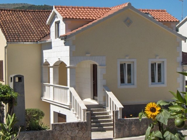 Antique apartment in Stari Grad