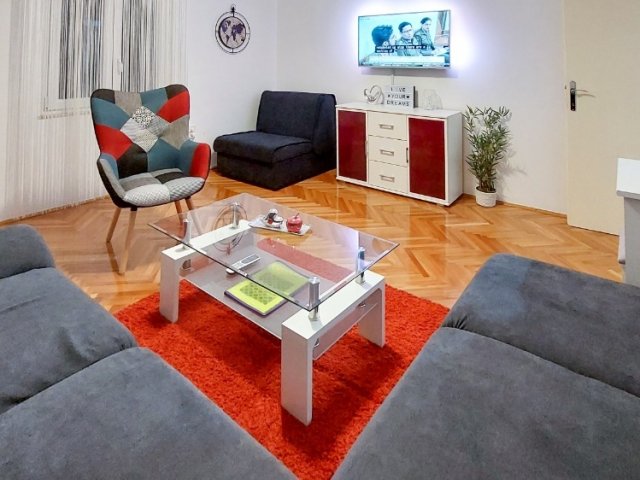 Apartman Mendy - pogled na more, terasa, dvorište, grill (4+2)